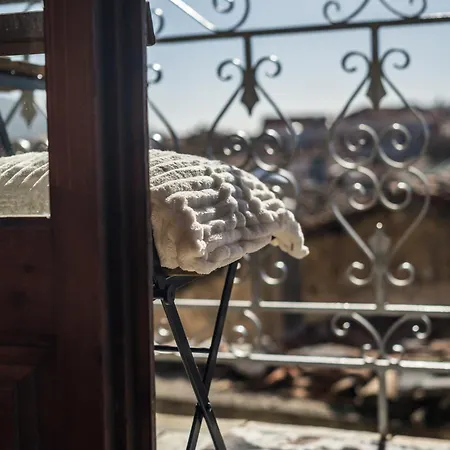 Σαλέ ευχάριστο με σοφίτα και τζάκι. Αράχωβα