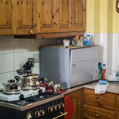 ευχάριστο με σοφίτα και τζάκι. Horská chata