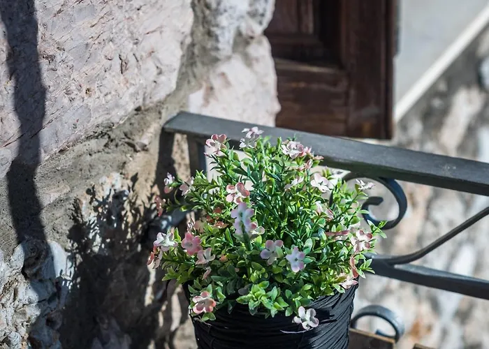 Σαλέ ευχάριστο με σοφίτα και τζάκι. *